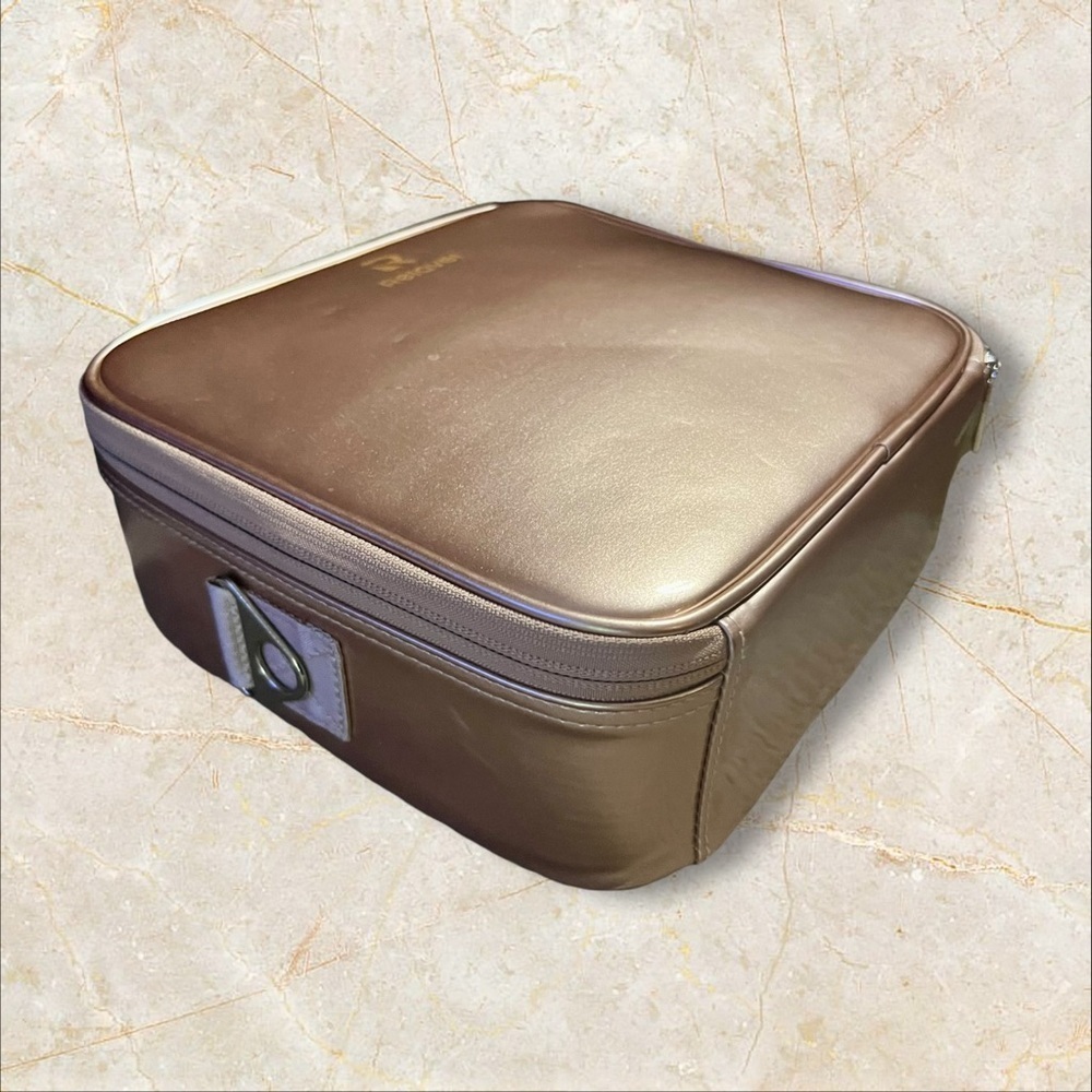 Relavel Cosmetics Case - Picture 10 of 14